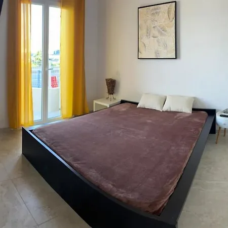 Beachfront T3 At Carine's Apartment